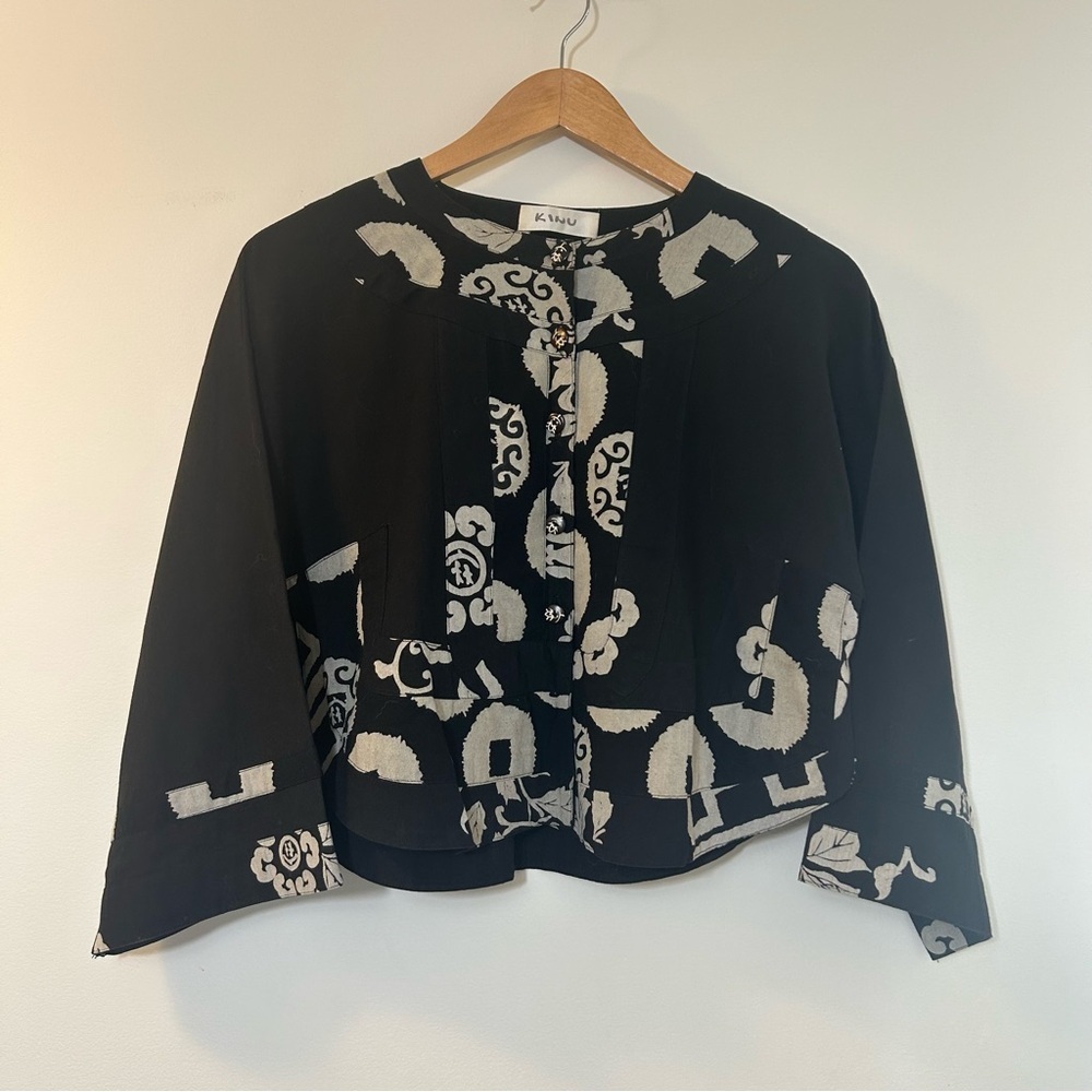KINU | Black and White Damask Print Button Up Top